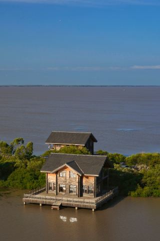 Beach, bathing area, big waves, looking at Russia from the 'seaside'~