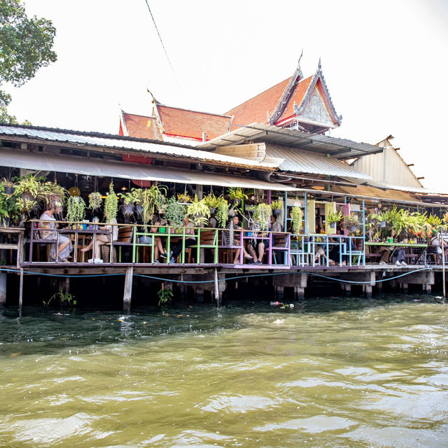 Enlightening canal cruises in Bangkok