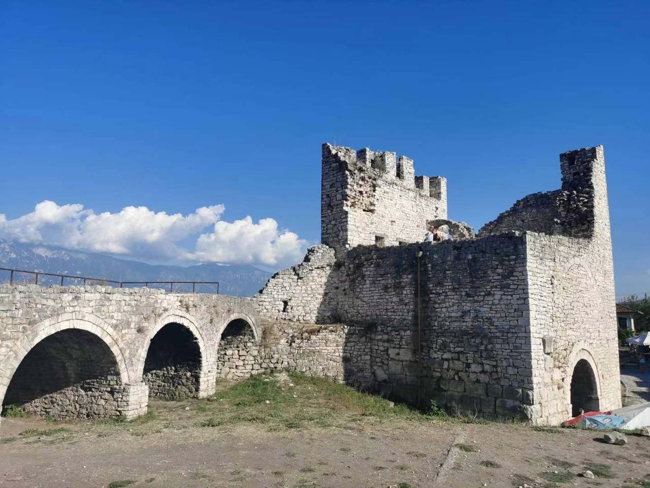 Tham quan Lâu đài Berat Di sản Thế giới và ngắm nhìn toàn bộ khu phố cổ Ottoman
