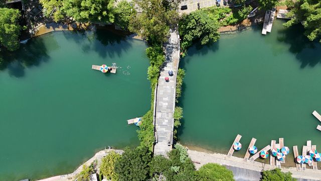 廣西陽朔遇龍橋。