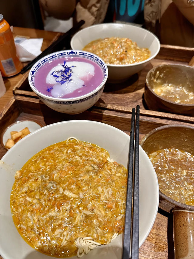 你敢相信蘇州貧困家庭吃大閘蟹度日。