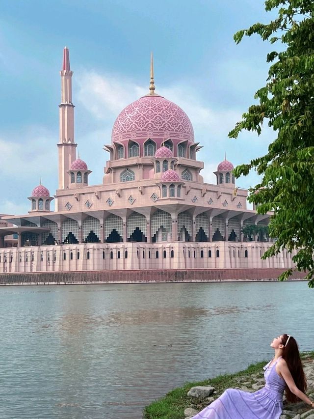 Pink Mosque in Putrajaya Malaysia is so Charming❤️