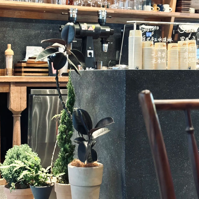 法蘭司烘焙咖啡廳探店奇遇！承包整間店的清晨時光 