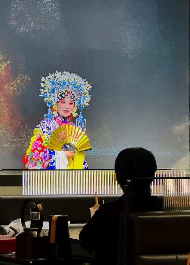 在蘇州聽着京劇吃銅爐火鍋太爽了！