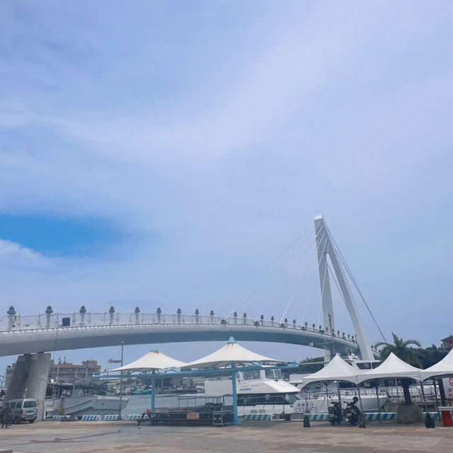 🌊 Morning Peace, Afternoon Buzz at Tamsui Fisherman’s Wharf
