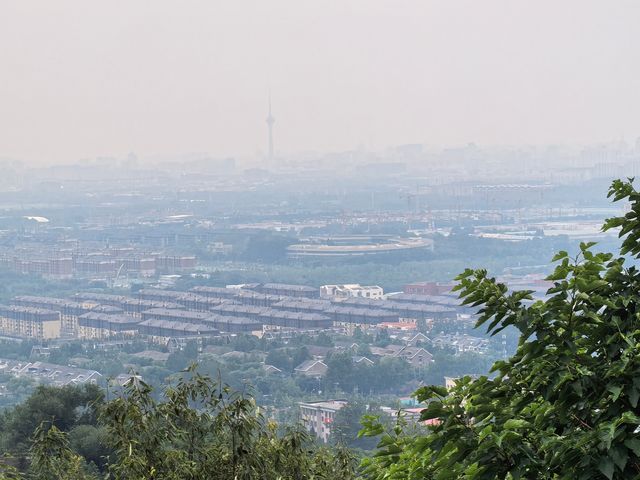 登山，由西山國家森林公園穿越至八大處公園。