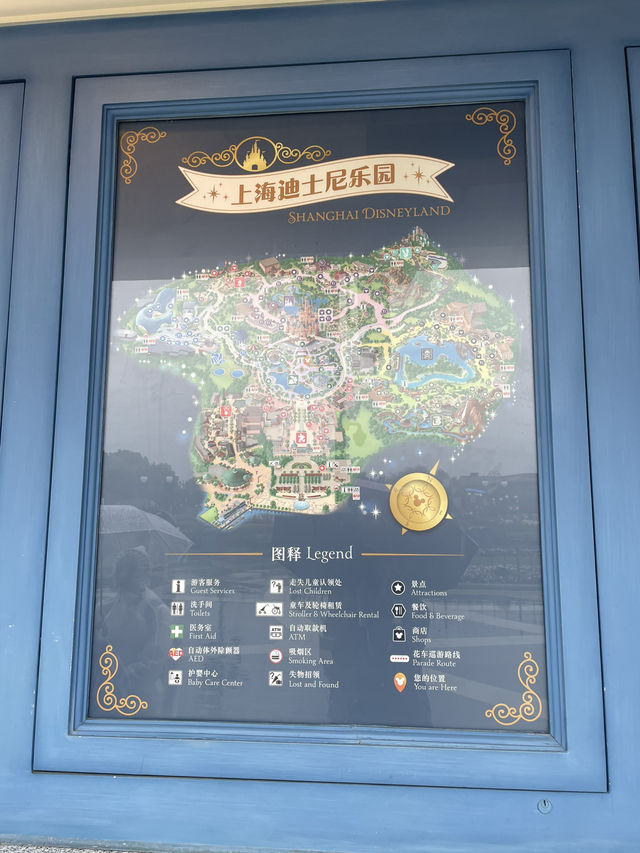 Disneyland Shanghai: Playing, learning and shopping 