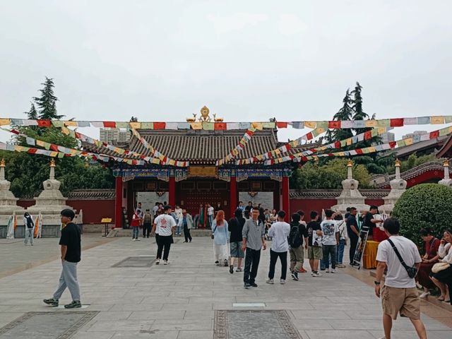 A Spiritual Retreat at Luohou Temple: A Guide to Staying at Wutai Mountain’s Sacred Lamaist Temple