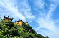 晨鐘暮鼓，香爐峰登高尋禪