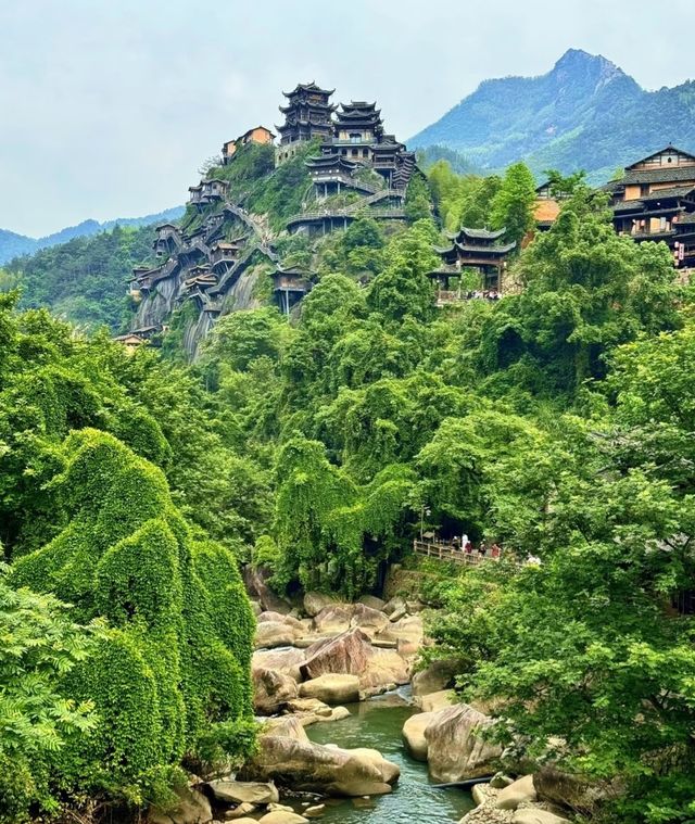 嚟上饒必打卡嘅仙俠世界！望仙谷真係太正喇，懸崖上嘅古村落，夜景靚到窒息～跟住呢條攻略玩，輕鬆ge