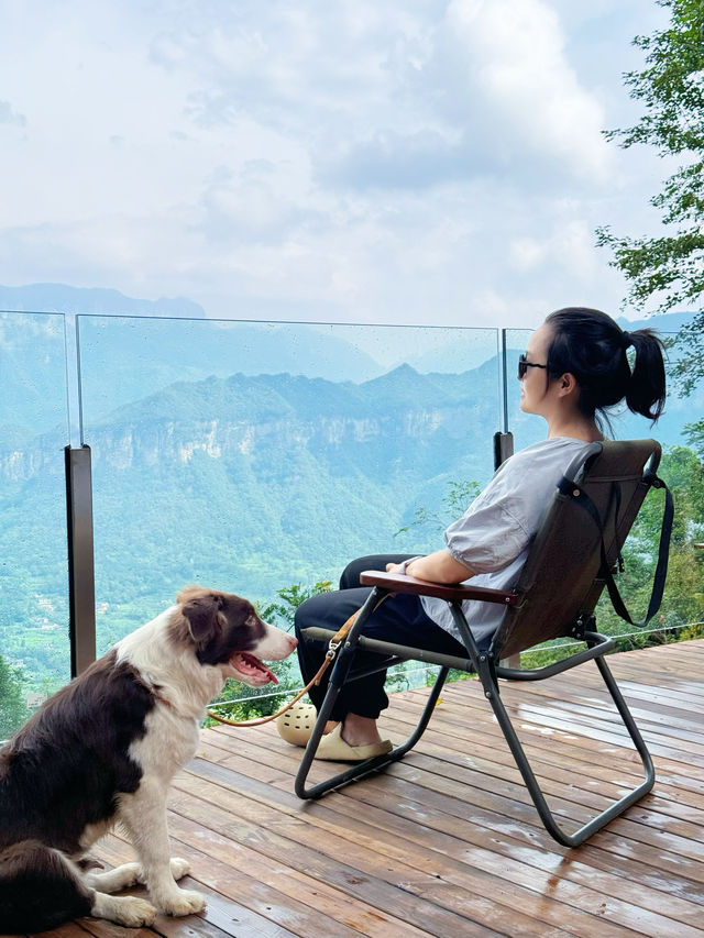 森林露營懸崖日落徒步摘果子溪流探溶洞