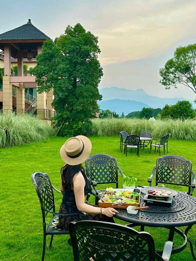 Spring Mountain Hotel at the Foot of Qingcheng Mountain is totally my spiritual home!** 🏡  