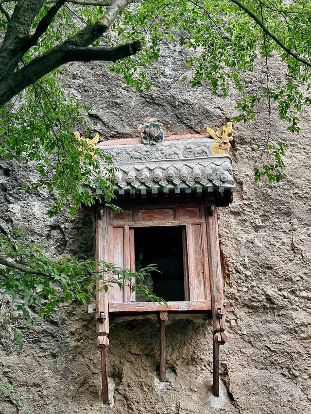 劍氣雲霧裡，尋一段道骨仙風