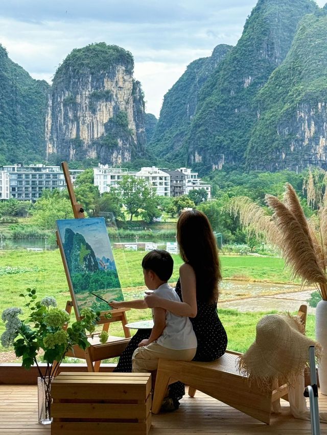 為了這扇窗，特意帶娃飛了一趟陽朔