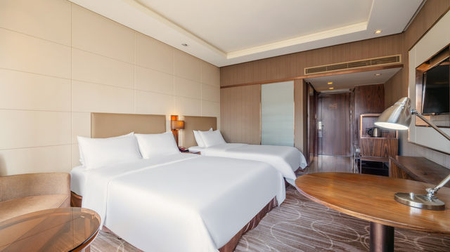 Check In at the All-New Dongfeng Square! Stay at Crowne Plaza to Unlock Kunming’s Hottest Experience