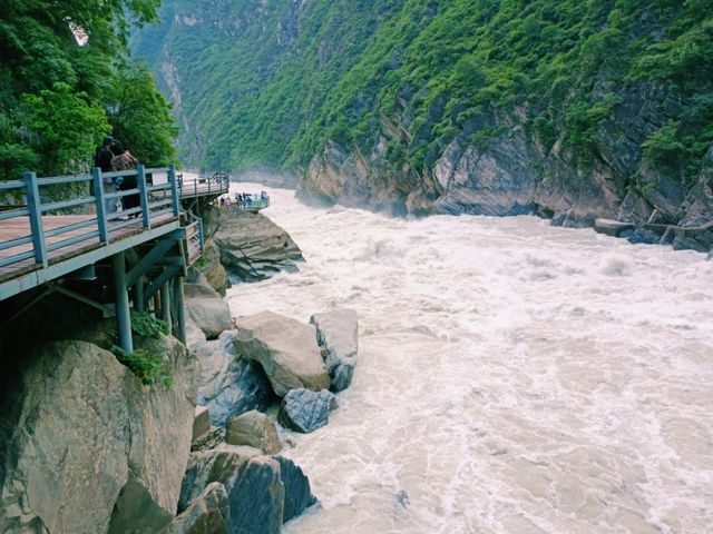 Tiger Leaping Gorge: Where Mountains Kiss the Sky