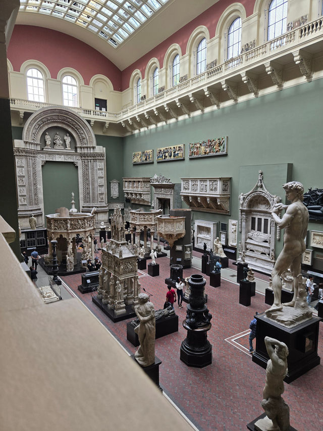 Splendid Museum with Ancient Wonders