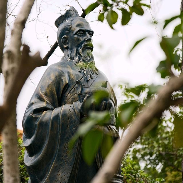 Beautiful Sculptures in Qibao Ancient Town 🗿🌸🏮