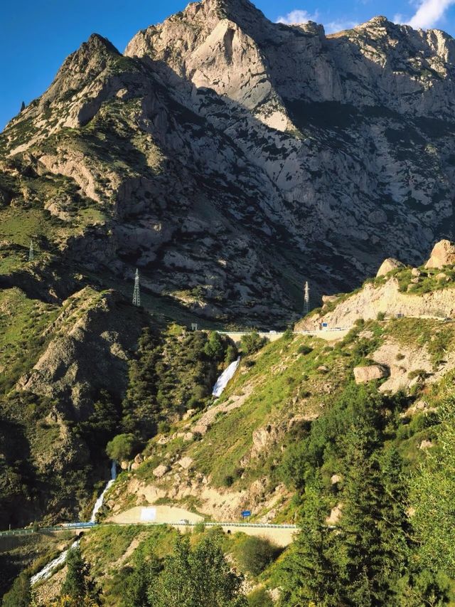 雪山、草原與丹霞的浪漫邂逅 雪山、草原與丹霞的浪漫邂逅