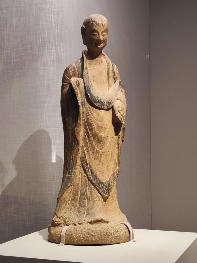 穿越時空的凝視:麥積山石窟藝術的千年回響 穿越時空的凝視:麥積山石窟藝術的千年回響