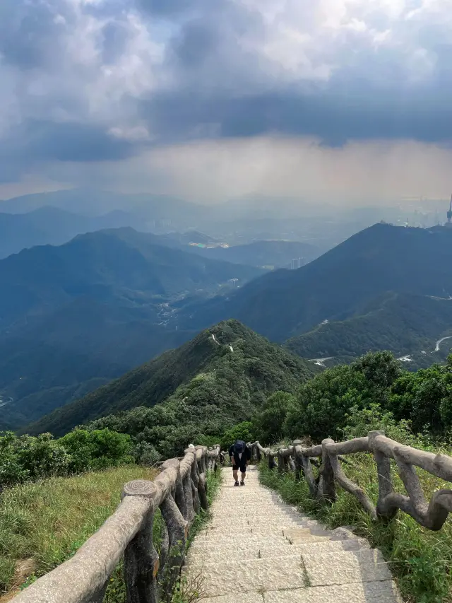 The steepest route on Wutong Mountain—warning for weak legs