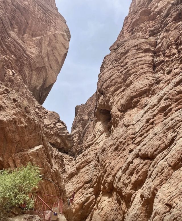 赴一場億年之約！天山神秘大峽谷的赤色秘境，刷屏朋友圈