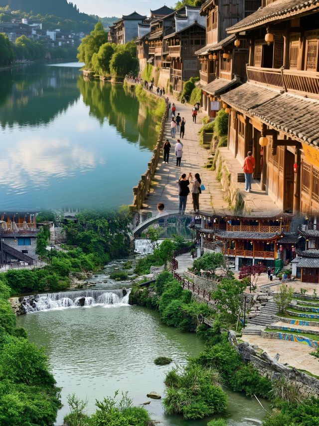 瀑布上的千年古鎮，吊腳樓裡夢如畫