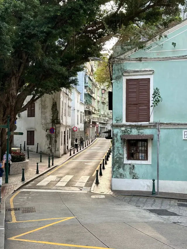 Macau One-Day Tour Guide | A-Ma Well Square, Zheng Family Mansion
