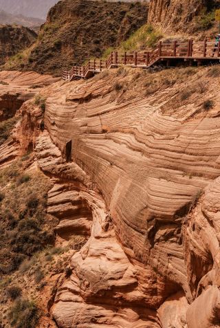 How to fully enjoy Water Danxia? We've organized transportation, food, accommodation, and performances for you