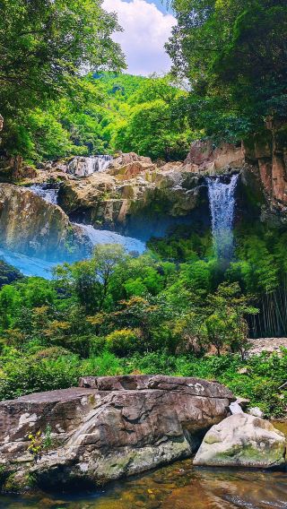 The top summer escape in Jiangsu, Zhejiang, and Shanghai, stream trekking and hiking in Zhejiang’s Little Jiuzhaigou, an immersive oxygen and water adventure