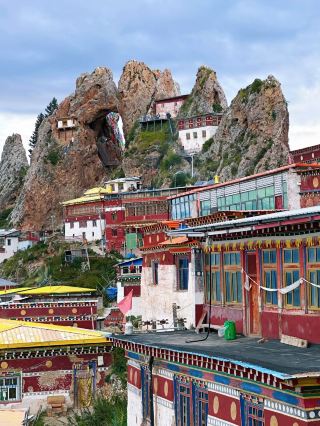 Zizhu Temple: A mysterious sanctuary on a 4,800-meter cliff along the G317