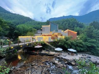 September family getaway | 1.5h from Hangzhou, bamboo forest homestay with a shallow stream at the doorstep for a relaxing trip