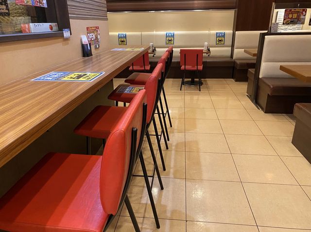 愛知・名古屋。大須観音商店街のアジアンチックな一角にあるケバブ屋さん『メガケバブ 大須1号店』