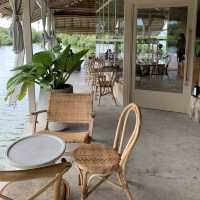 คาเฟ่บรรยากาศดี  PULSE/BANG KHUN THIAN