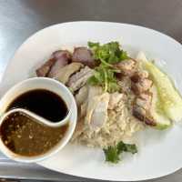 ร้านเจริญข้าวมันไก่เบตงพันธุ์แท้