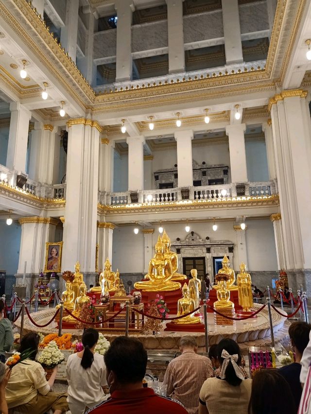 ไหว้พระขอพรที่วัดหลวงพ่อโสธร จังหวัดฉะเชิงเทรา