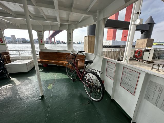 福岡・北九州。戸畑地区と若松地区を船で結ぶ『若戸渡船』