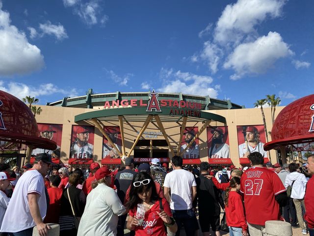 大谷翔平の活躍を目に焼き付ける、エンゼルススタジアム