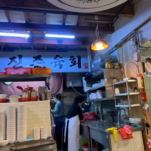 廣藏市場🤩麻藥飯捲！生牛肉+生章魚還有一個綠豆餅