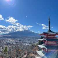 ใบไม้เปลี่ยนสีที่เจดีย์แดง (Chureito Pagoda)