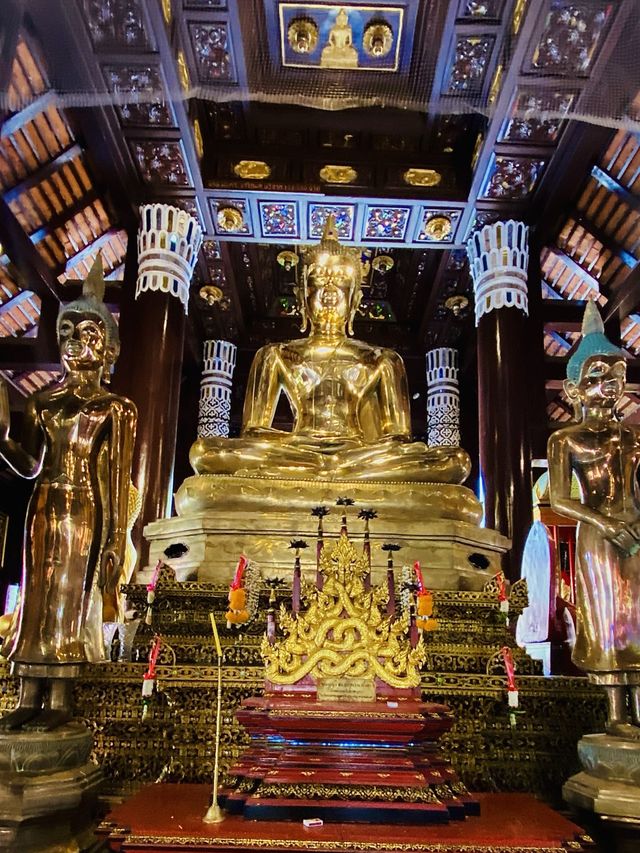 กราบไหว้ขอพระ | วัดโลกโมฬี | เชียงใหม่