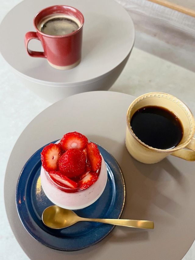 【福岡カフェ】無機質で魅力的な福岡のカフェ☕️ 【福岡カフェ】無機質で魅力的な福岡のカフェ☕️