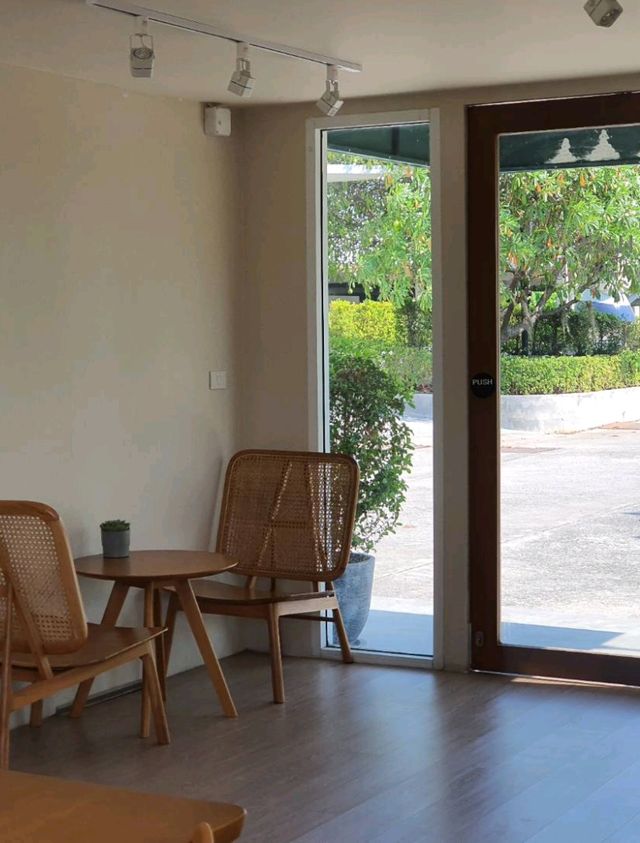 • 𝑨 𝑯𝑨𝑼𝑺 Cafe • Burirum