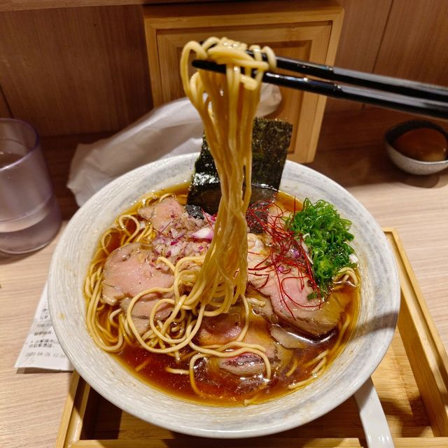 新莊美食，熊越岳 
