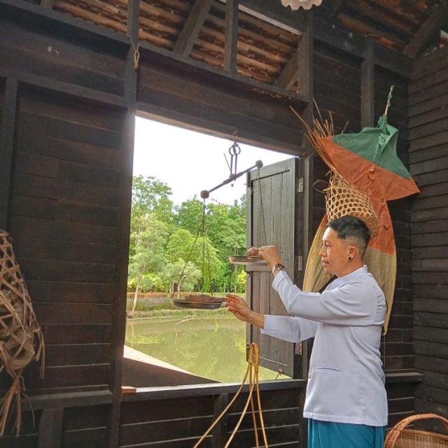 ย้อนอดีตเมือง มัลลิกา รศ.124 ย้อนอดีตเมือง มัลลิกา รศ.124