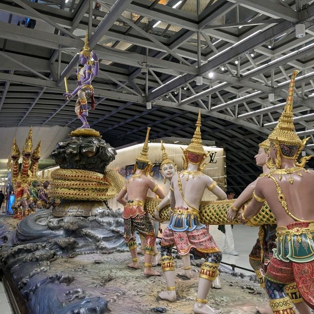 スワンナプーム国際空港は、２４時間お買い物出来るし、ラウンジが使えて、とっても便利で綺麗な空港