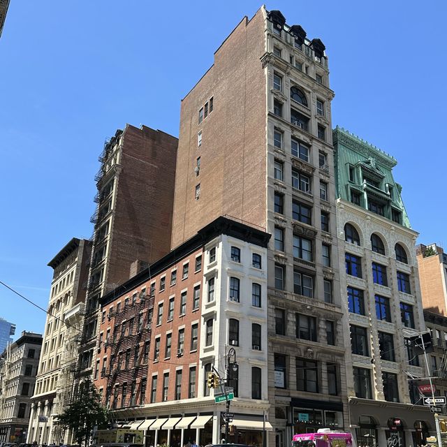 🛍️ A walk around the chic SOHO