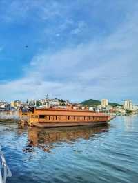 통영항 바다위 사랑스런 동백이랑 눈맞춤🌺