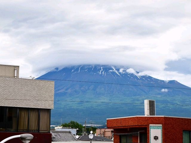 후지노미야역 富士宮駅 에서도 신비로운 후지산 富士山 뷰를 감상할 수 있다.