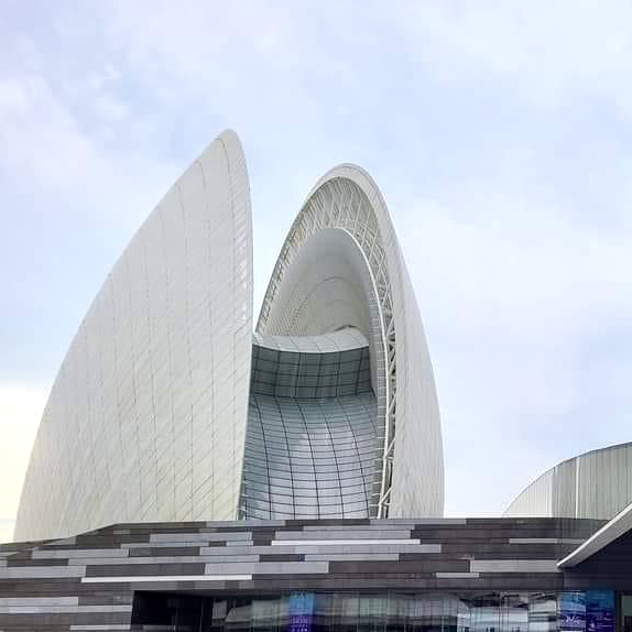 珠海大劇院-日月貝殼形狀的珠海地標建築